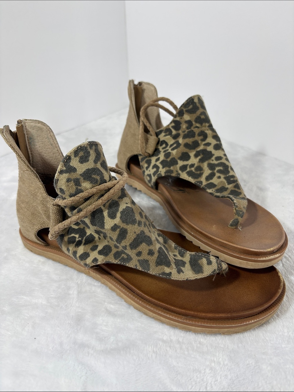 Very G Sparta Leopard-Print Canvas Toe-Loop Sandals in Tan and Brown 7.5